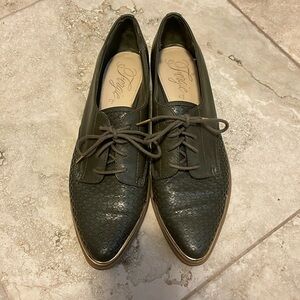Fergie Green oxfords with gold detailing